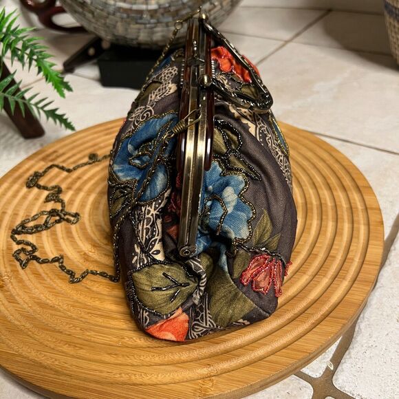 Vintage Multicolor Women’s Clutch Hand Beaded Floral Bronze Accent Purse. - Picture 4 of 10